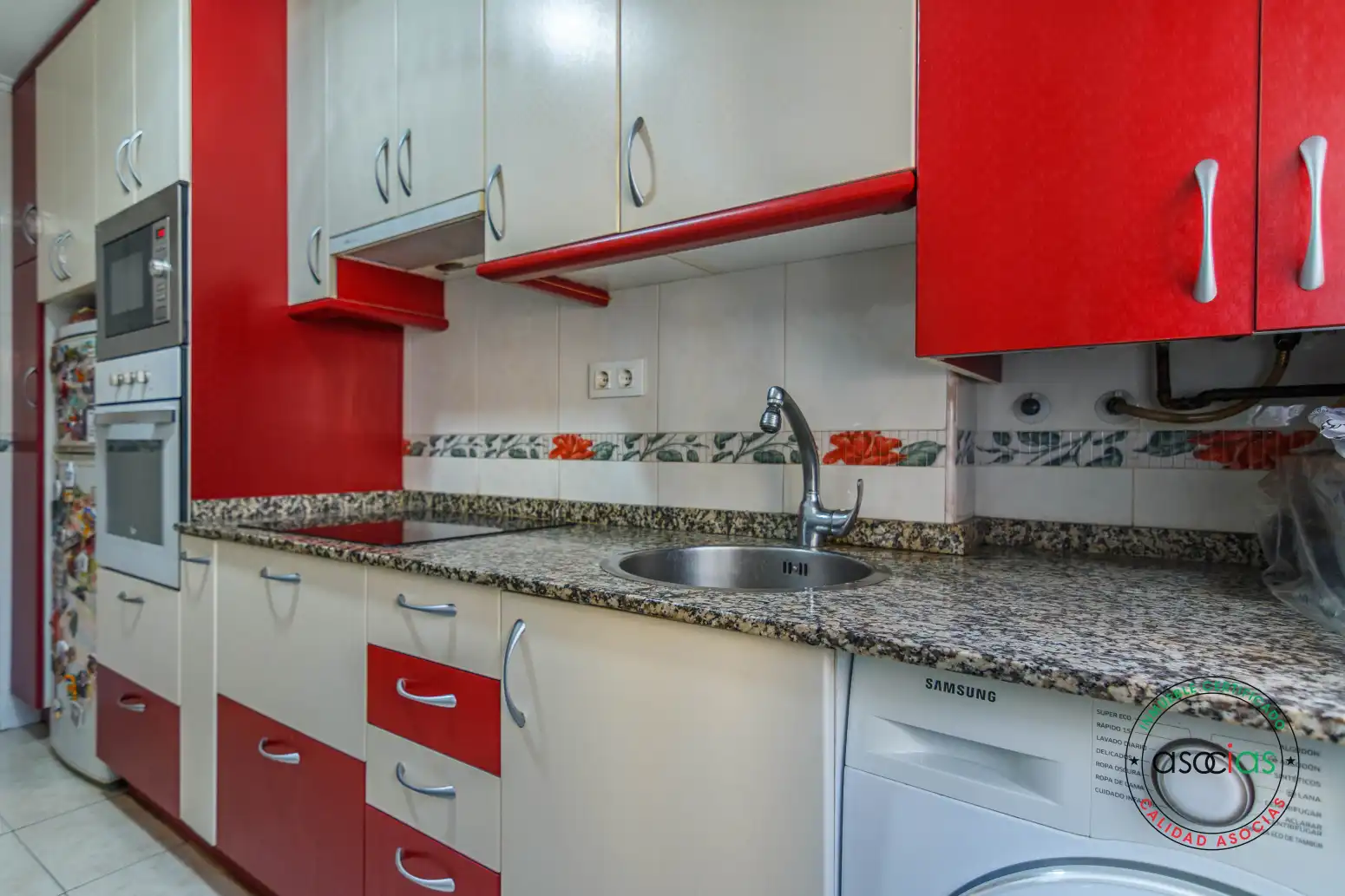 Cuina de Pis en venda en Gijón  amb Calefacció, Terrassa i Traster
