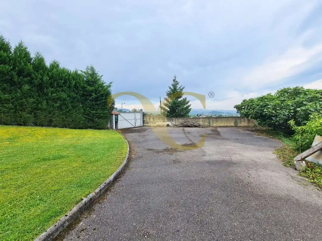 Casa o xalet en venda en Oviedo  amb Calefacció, Jardí privat i Terrassa