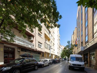 Pis amb ascensor en venda a Calle PEDRO ANTONIO DE ALARCON 9