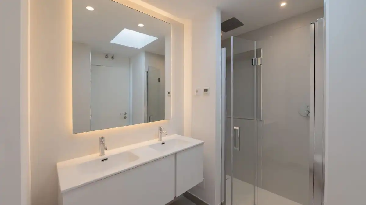 Badezimmer von Einfamilien-Reihenhaus zum Verkauf in Benalmádena mit Klimaanlage, Terrasse und Abstellraum