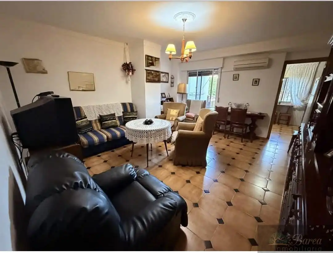 Casa amb terrassa en venda a Iznájar
