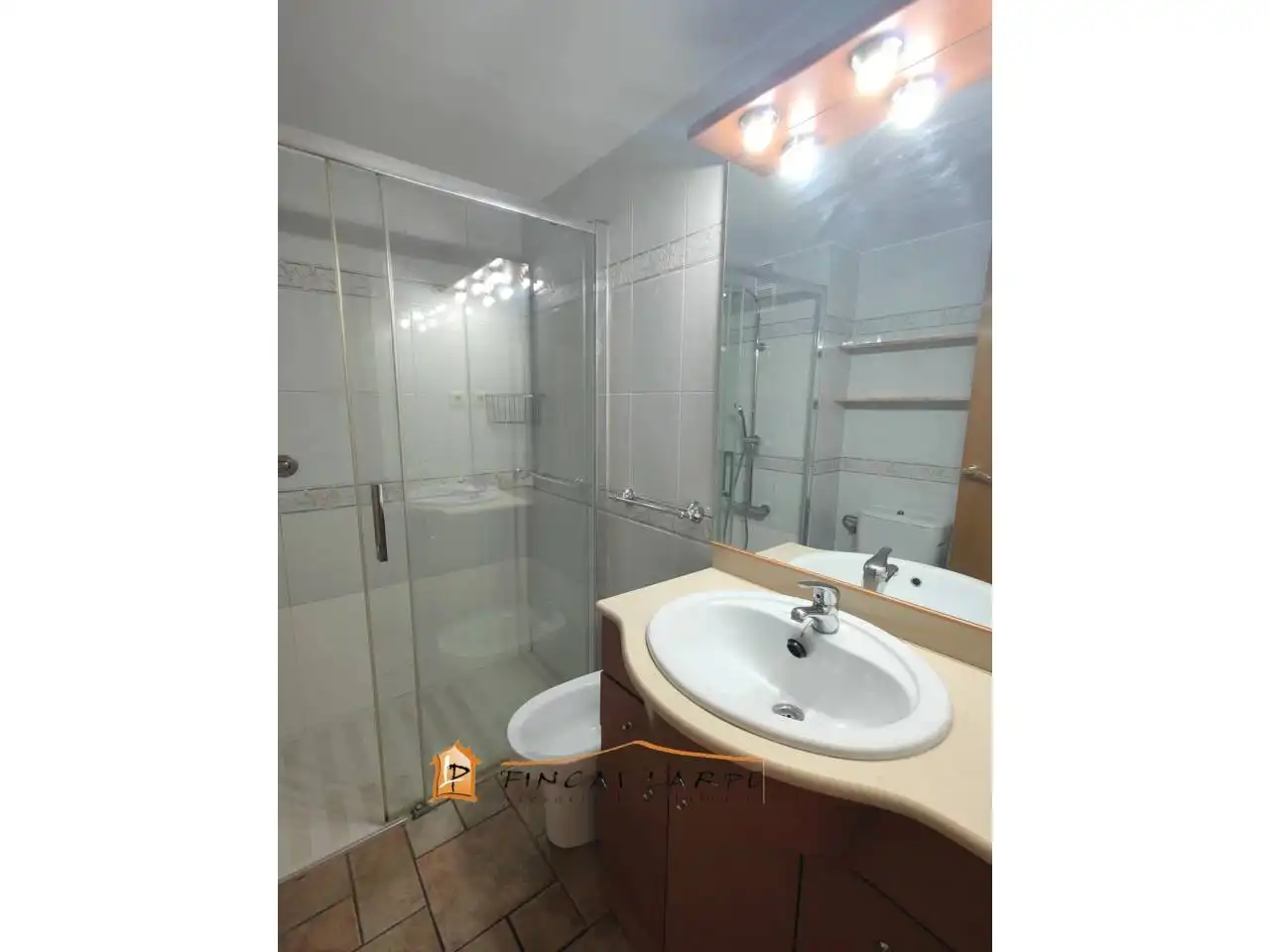 Badezimmer von Wohnung zum Verkauf in Martorell mit Klimaanlage, Heizung und Balkon