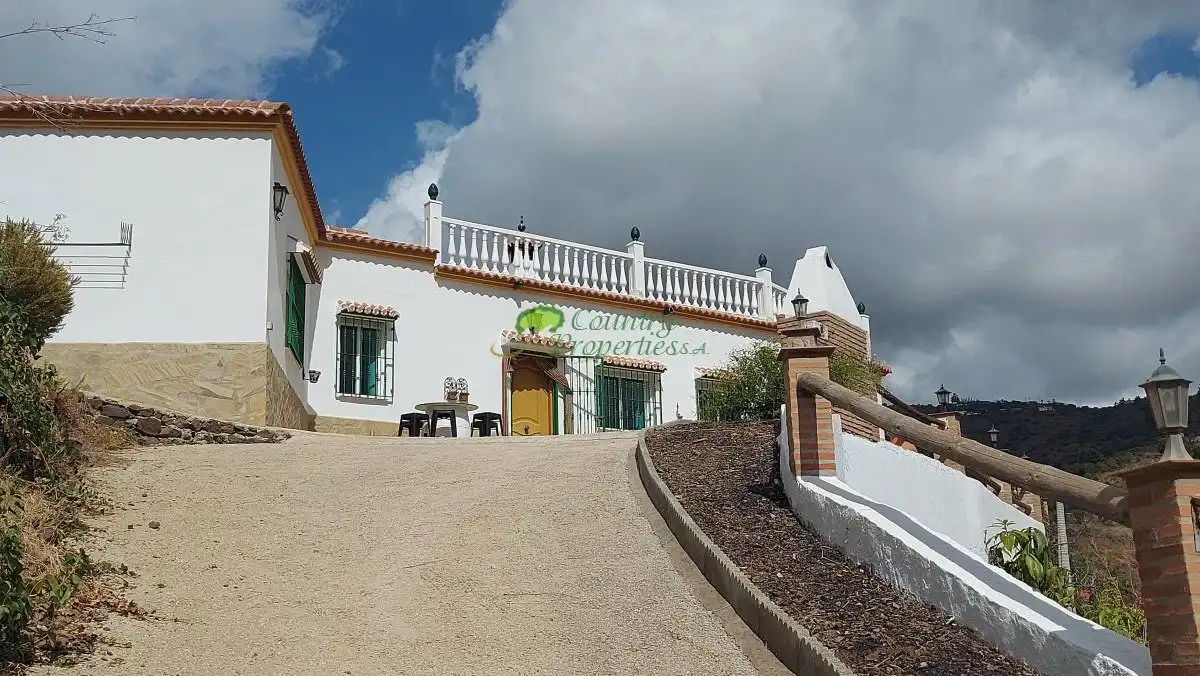 Vista exterior de Finca rústica en venta en Vélez-Málaga con Aire acondicionado, Terraza y Trastero