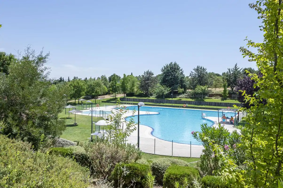 Piscina de Planta baja en venta en Pozuelo de Alarcón con Aire acondicionado, Calefacción y Jardín privado
