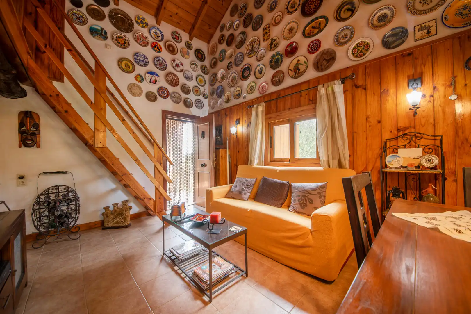 Wohnzimmer von Country house zum Verkauf in La Torre de Claramunt mit Privatgarten, Terrasse und Möbliert