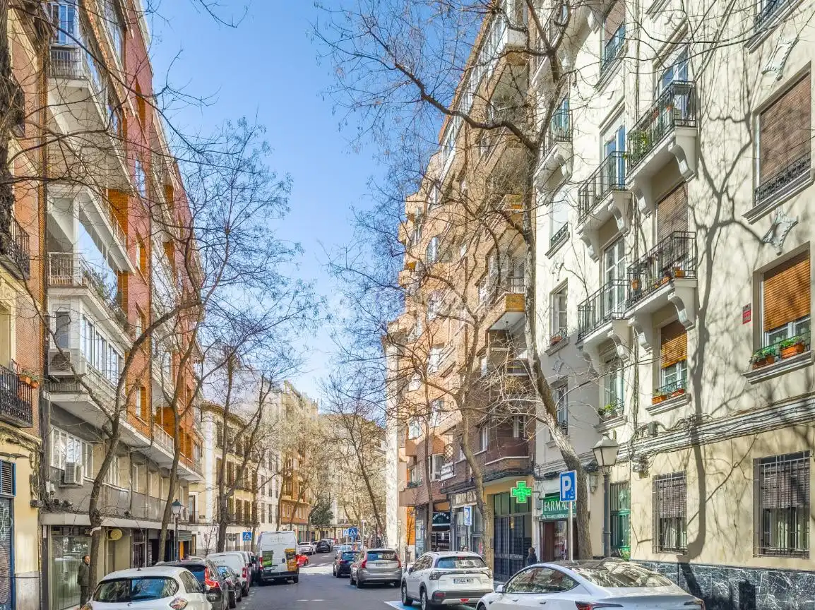 Vista exterior de Piso en venta en Madrid