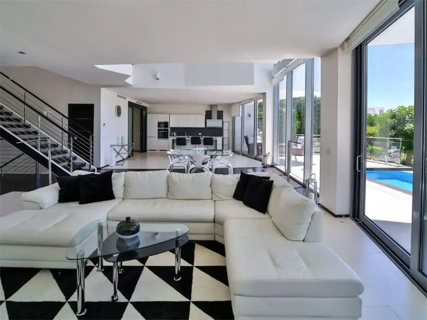 Sala d'estar de Casa o xalet de lloguer en Marbella amb Aire condicionat, Piscina i Balcó