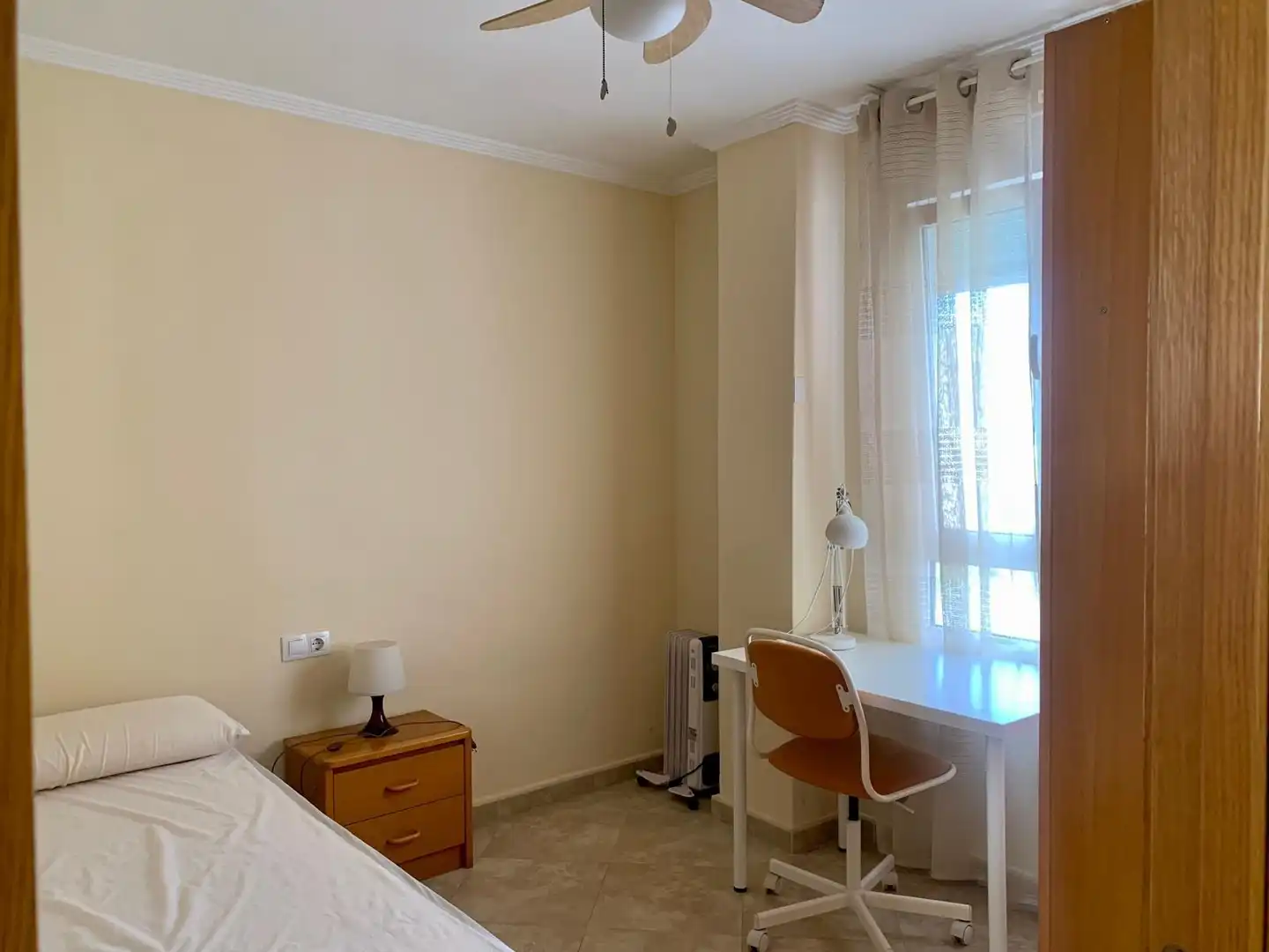 Habitación de Apartamento de alquiler en Alicante / Alacant con Terraza, Amueblado y Piscina comunitaria