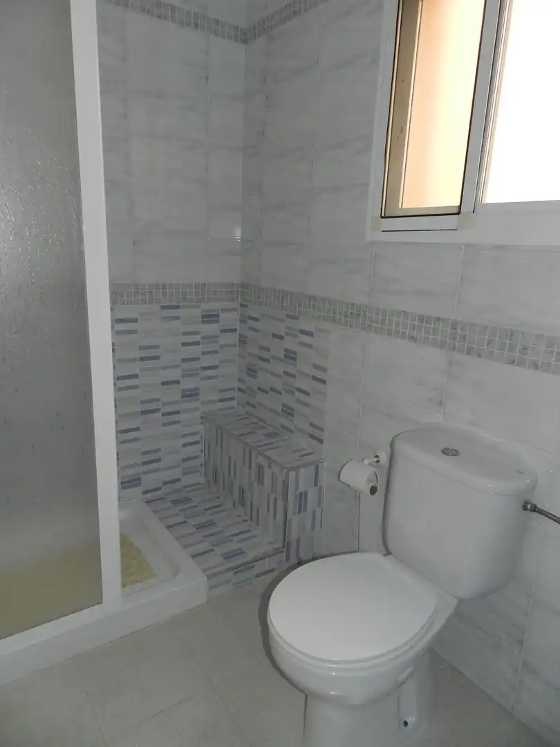 Bathroom of Flat for rent in Linares  with Air Conditioner, Heating and Furnished