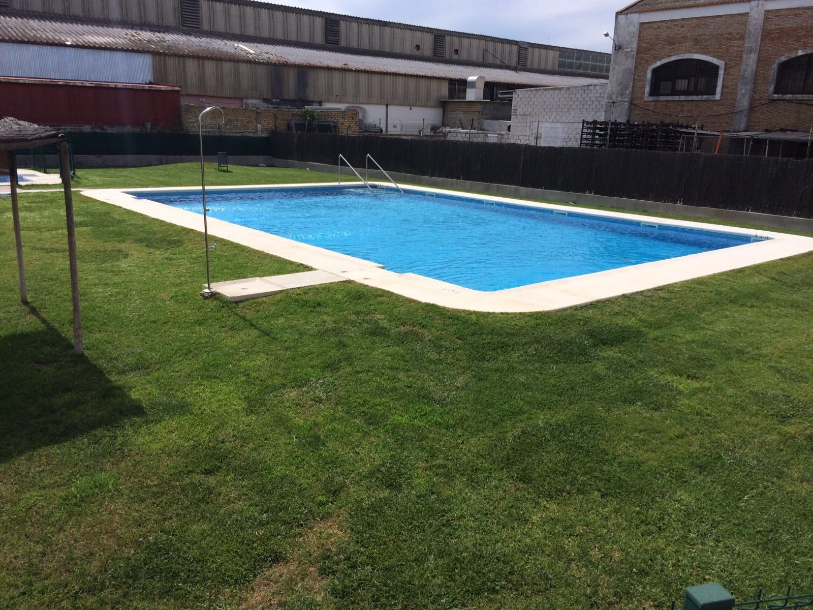 Piscina de Pis en venda en Jerez de la Frontera amb Jardí privat, Traster i Moblat