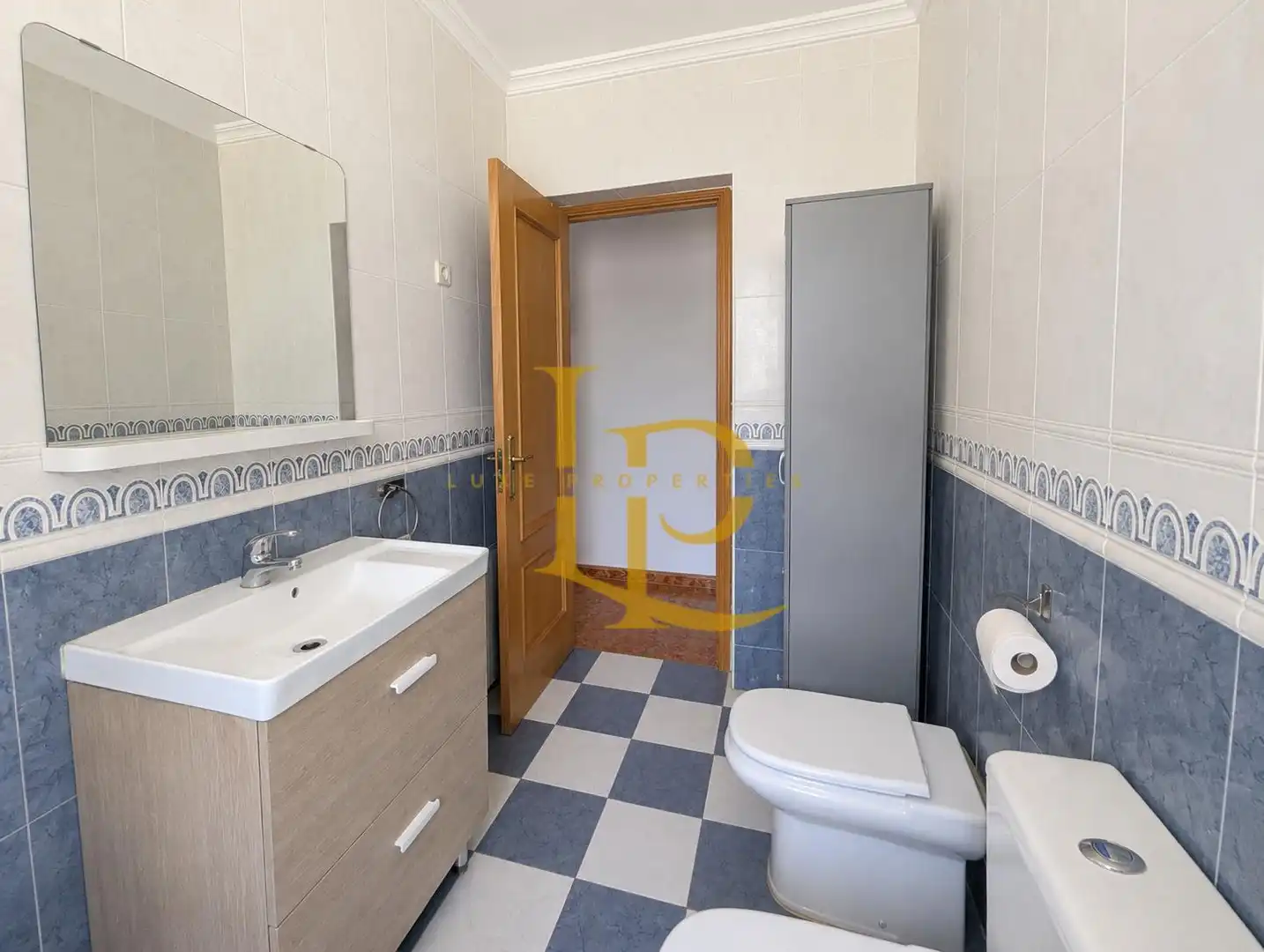 Bany de Casa o xalet en venda en Galápagos amb Calefacció, Jardí privat i Terrassa