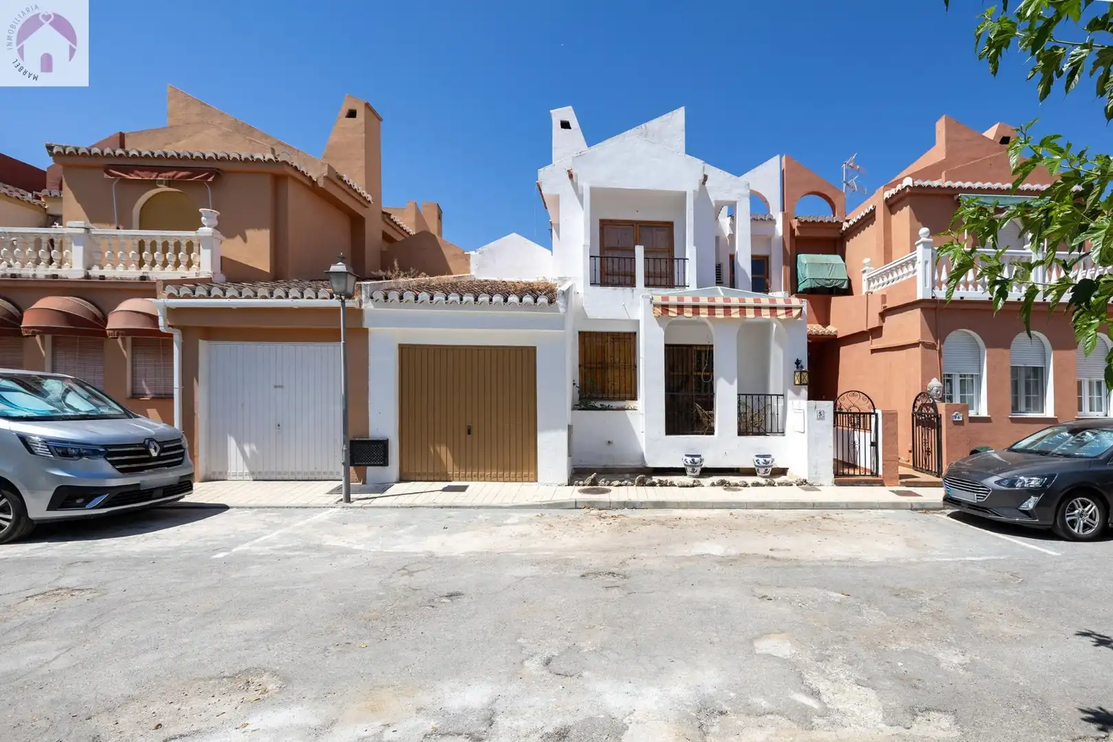 Vista exterior de Casa adosada en venda en Granada amb Calefacció, Jardí privat i Terrassa