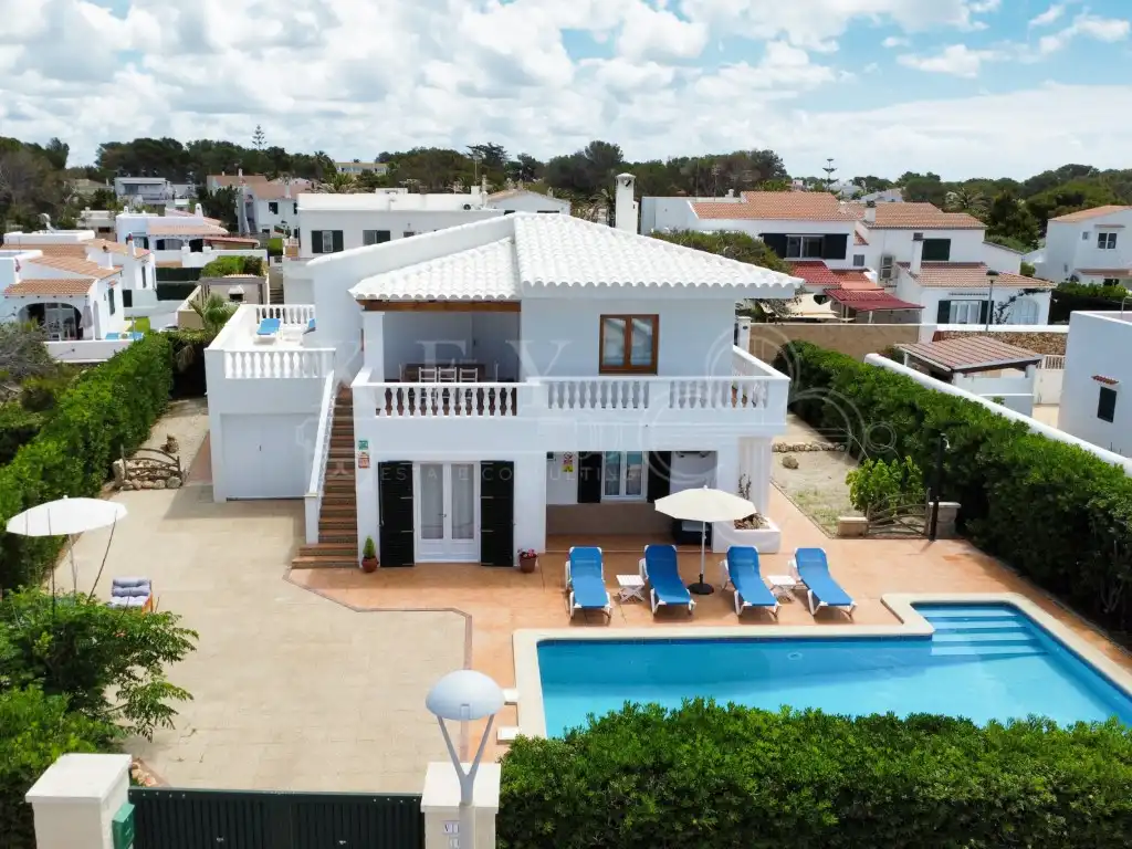 Casa con terraza en venta en Cala Blanca, imagen 3