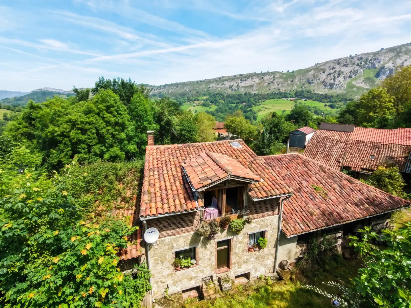 Vista exterior de Casa o xalet en venda en Llanes amb Calefacció