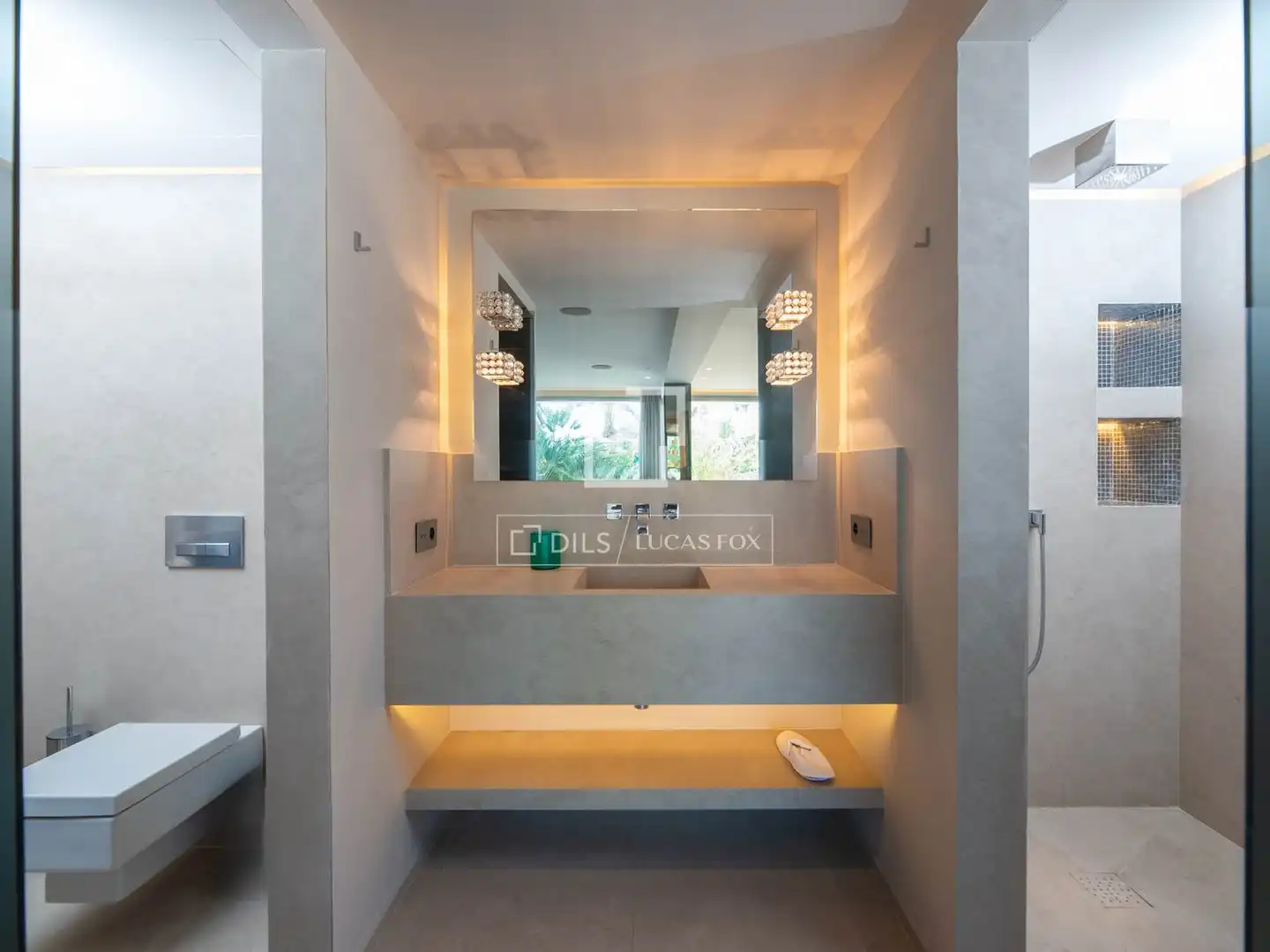 Bathroom of Houses for sale in Santa Eulària des Riu  with Air Conditioner, Heating and Private garden