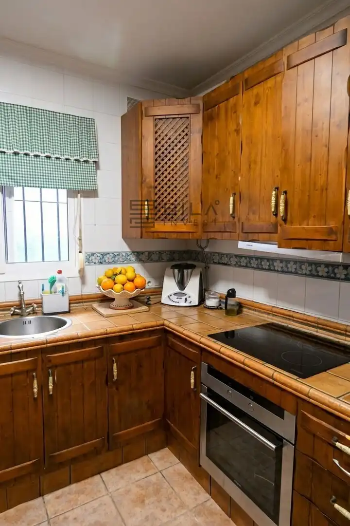 Semi-detached house with pool for sale in Lomas del Pozuelo, imagen 7