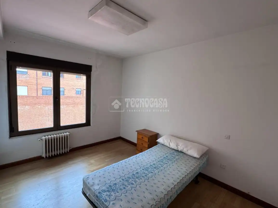Schlafzimmer von Wohnung zum Verkauf in Valencia de Don Juan mit Heizung, Parkett und Terrasse