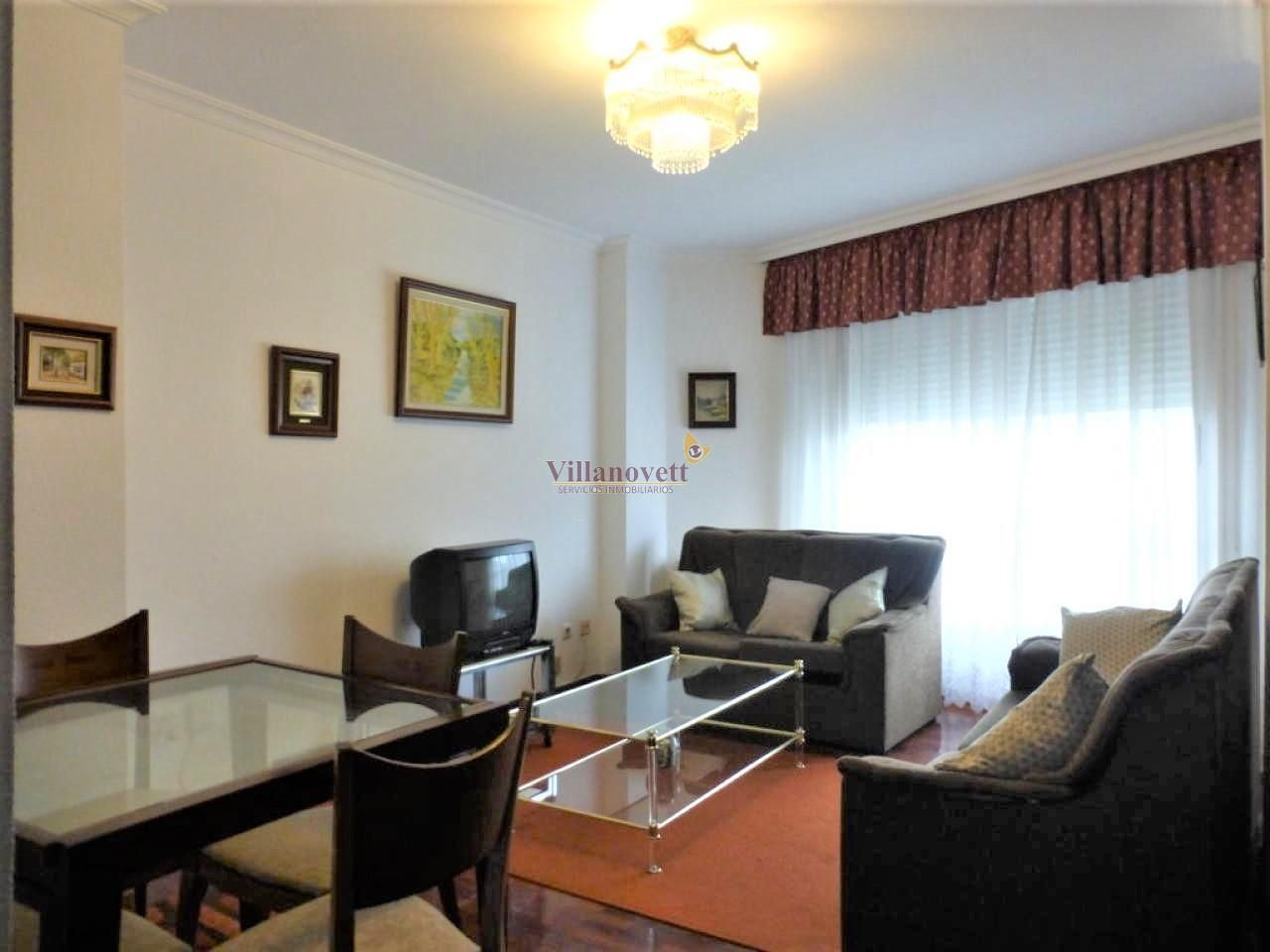 Sala d'estar de Apartament de lloguer en Vigo  amb Calefacció, Parquet i Moblat