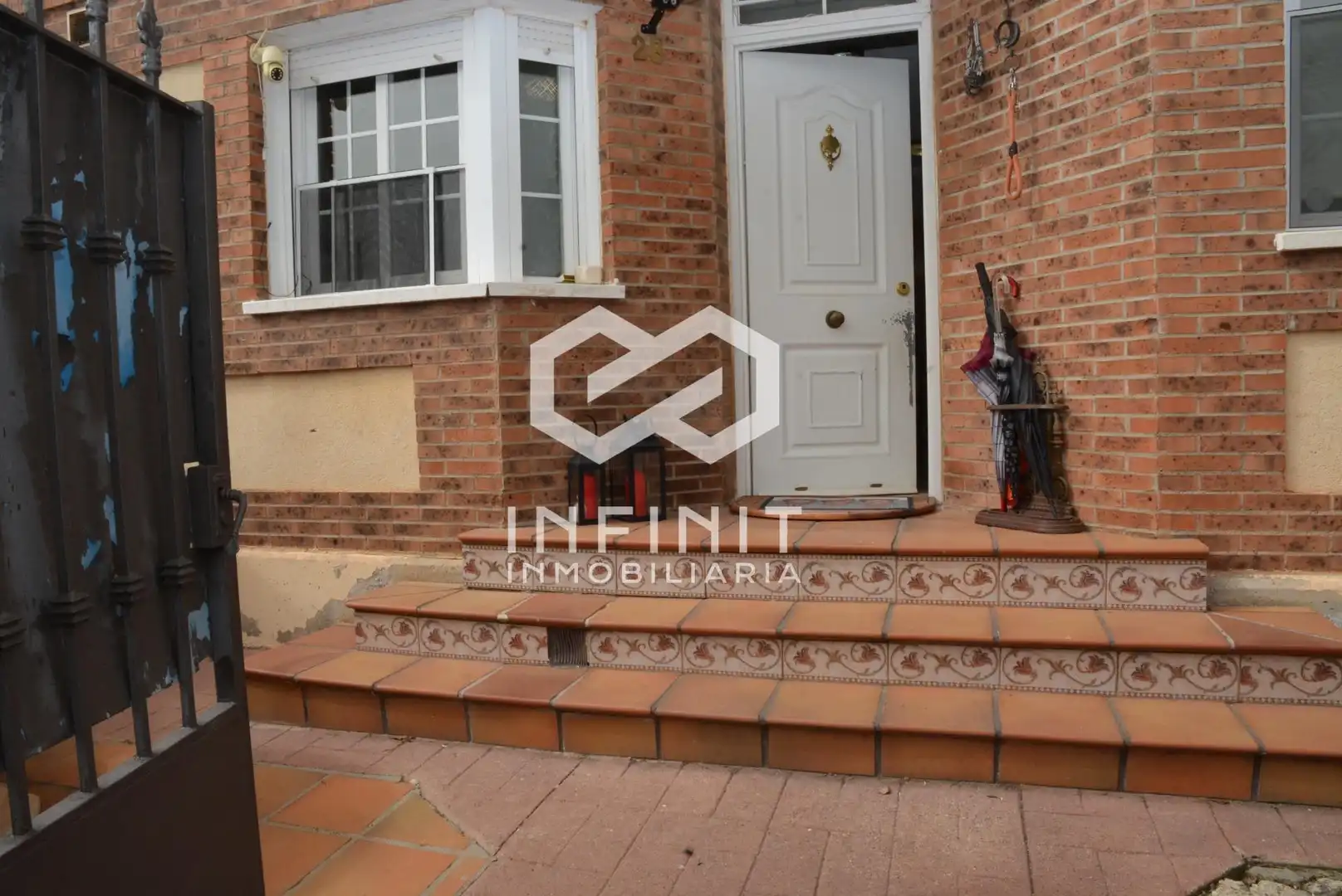 Casa adosada en venta en Villanueva de la Torre