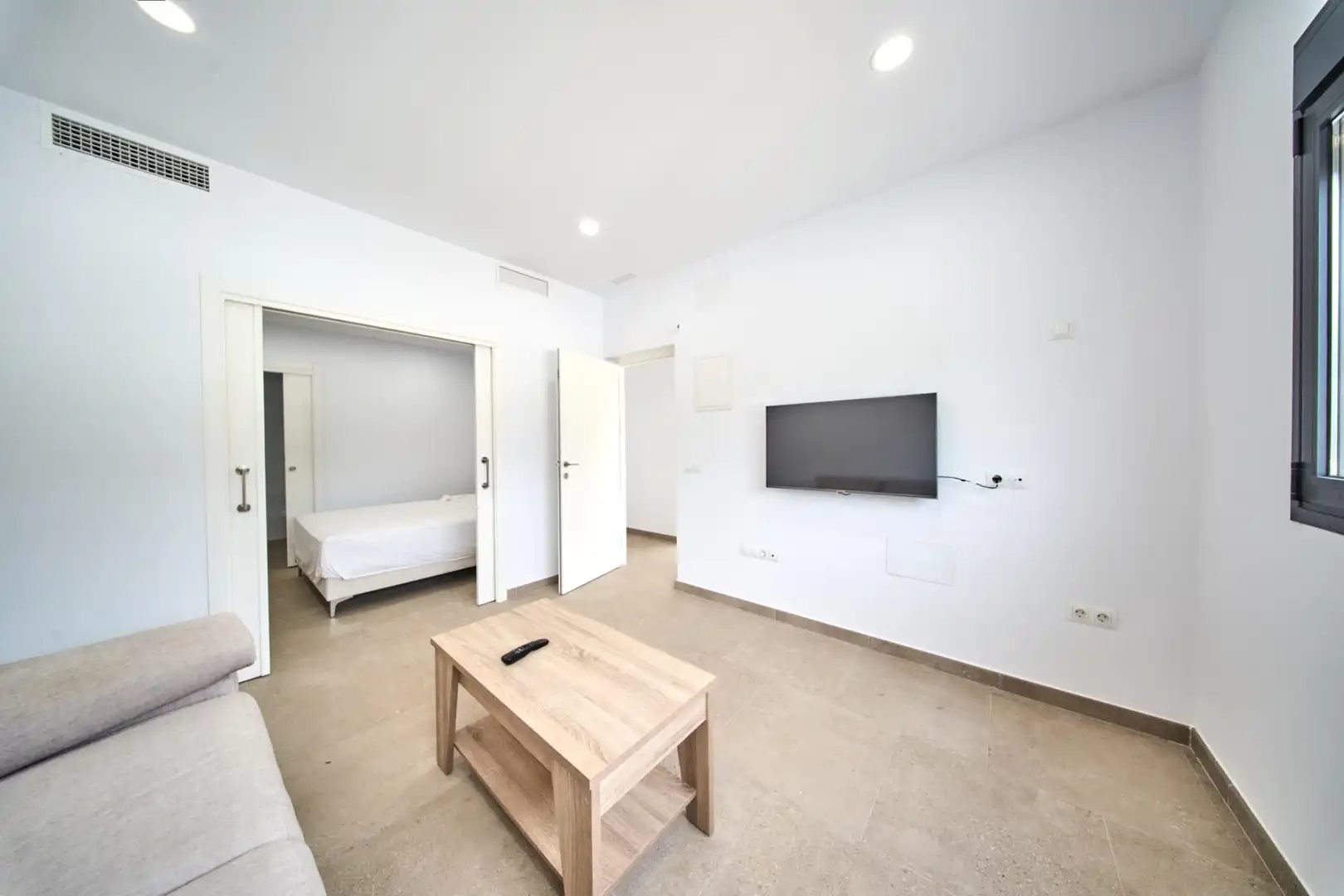 Sala d'estar de Casa o xalet en venda en Marbella amb Jardí privat, Terrassa i Traster