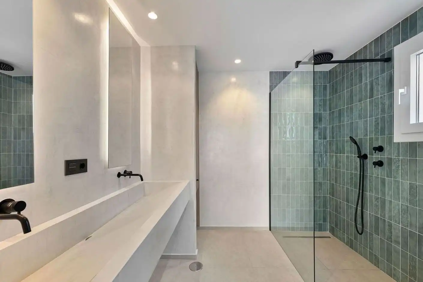 Baño de Ático en venta en Marbella con Aire acondicionado, Terraza y Piscina