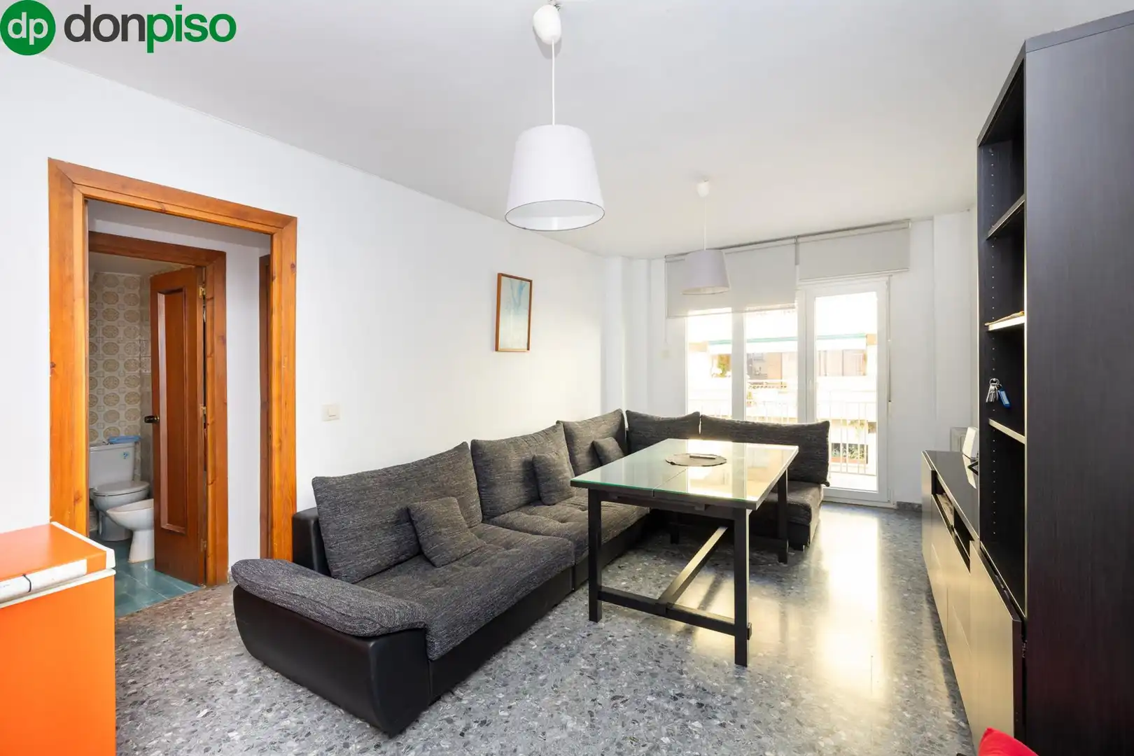 Sala d'estar de Apartament en venda en Granada amb Calefacció