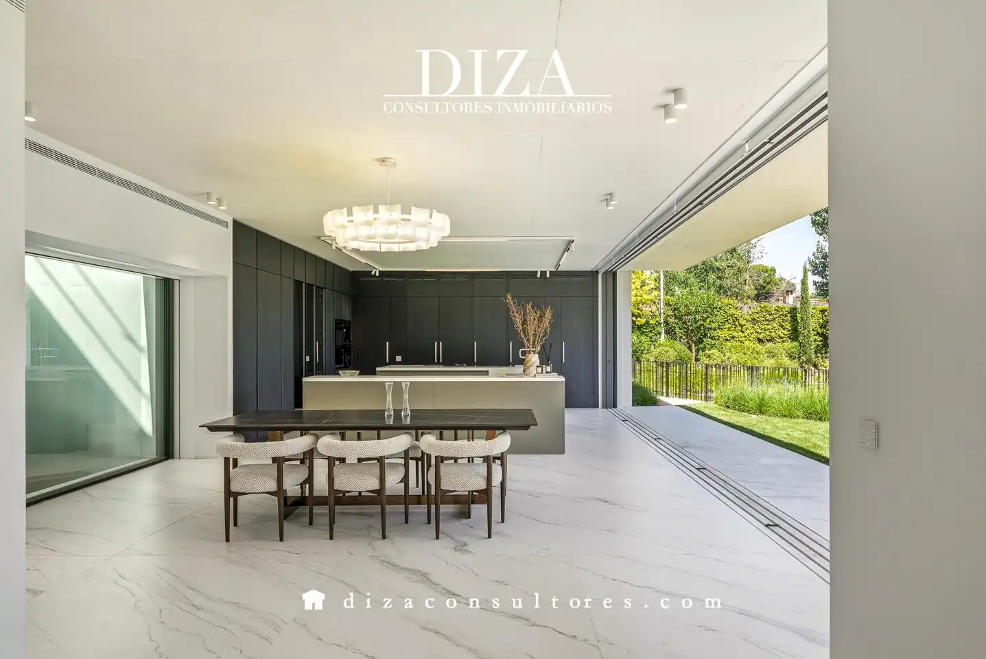 Vista exterior de Casa o chalet en venta en Pozuelo de Alarcón con Aire acondicionado, Calefacción y Jardín privado
