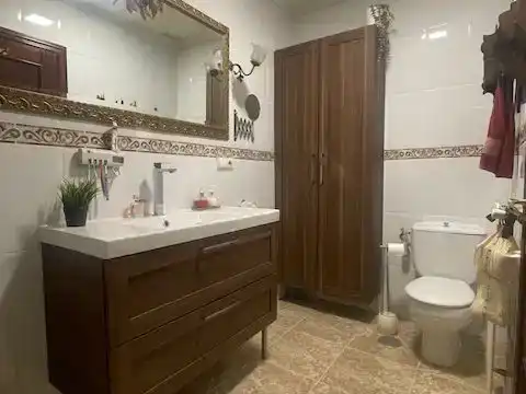 Baño de Piso en venta en Oviedo  con Parquet, Trastero y Piscina