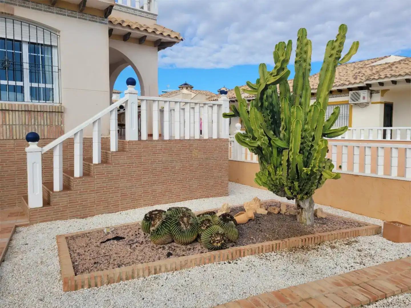 Jardí de Casa adosada en venda en Orihuela amb Jardí privat, Traster i Moblat