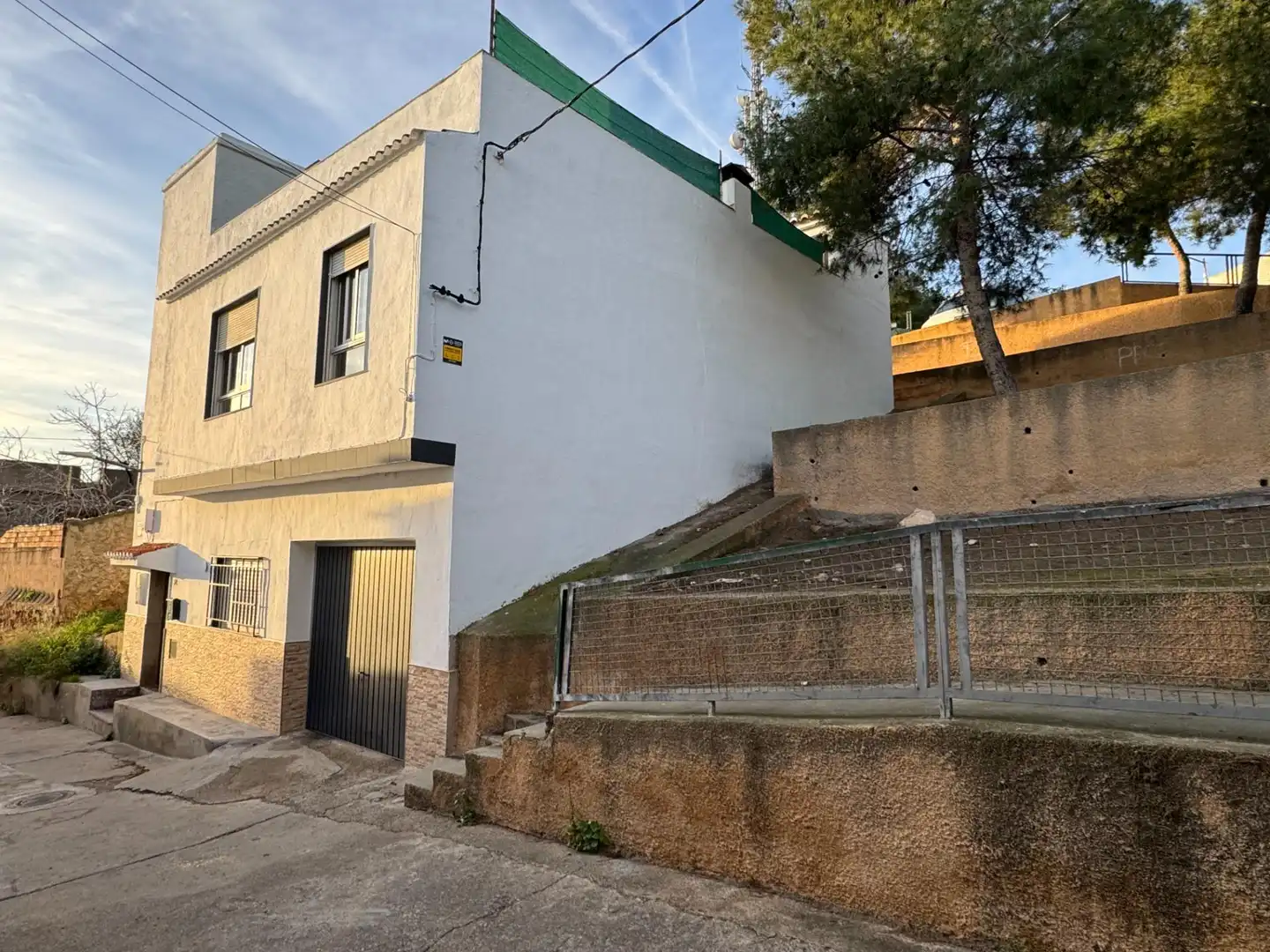 Vista exterior de Casa o xalet en venda en Llíria amb Terrassa, Traster i Piscina