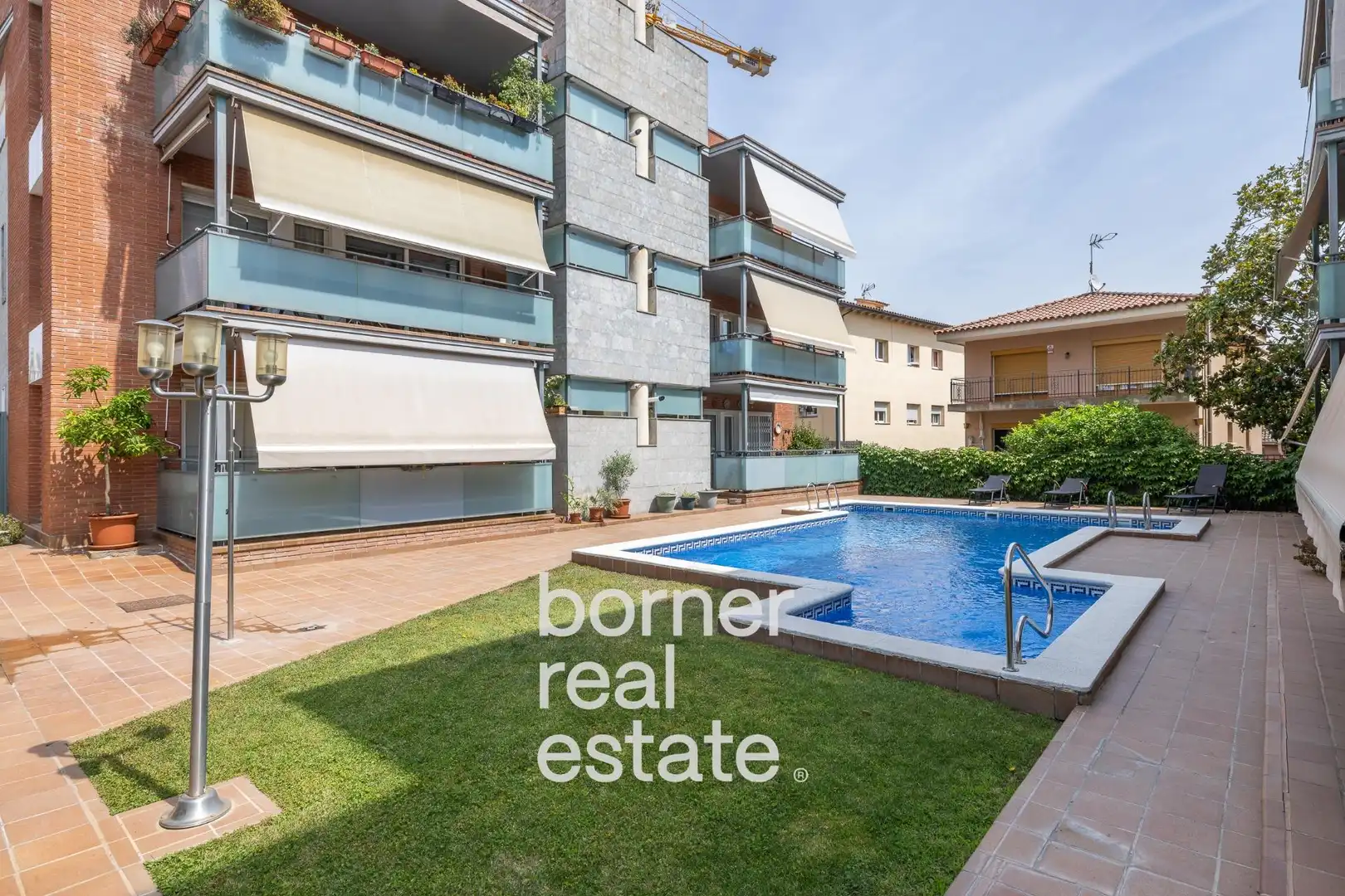 Vista exterior de Àtic en venda en Sant Cugat del Vallès amb Aire condicionat, Calefacció i Terrassa