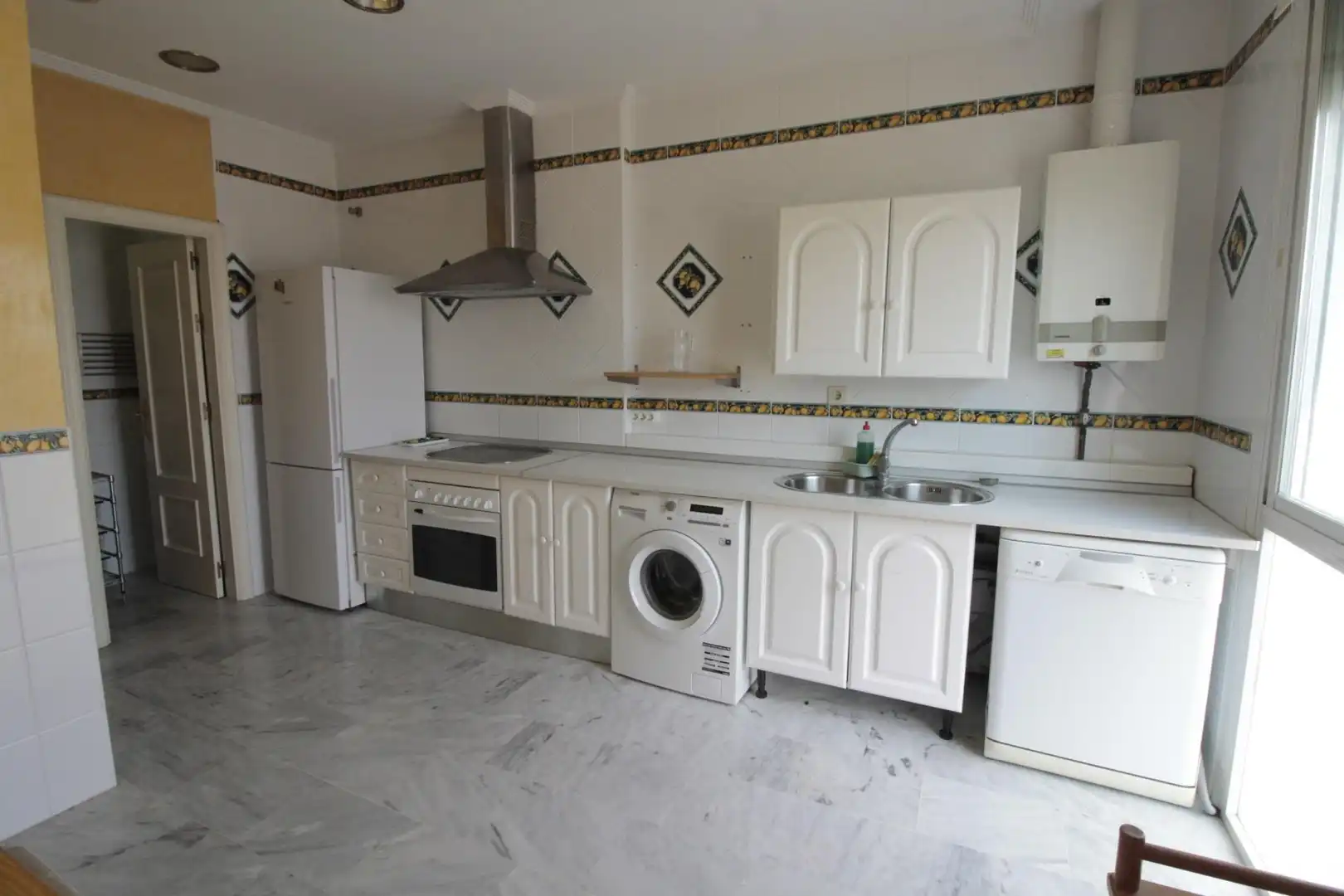 Cocina de Piso en venta en Sevilla con Balcón y Jacuzzi