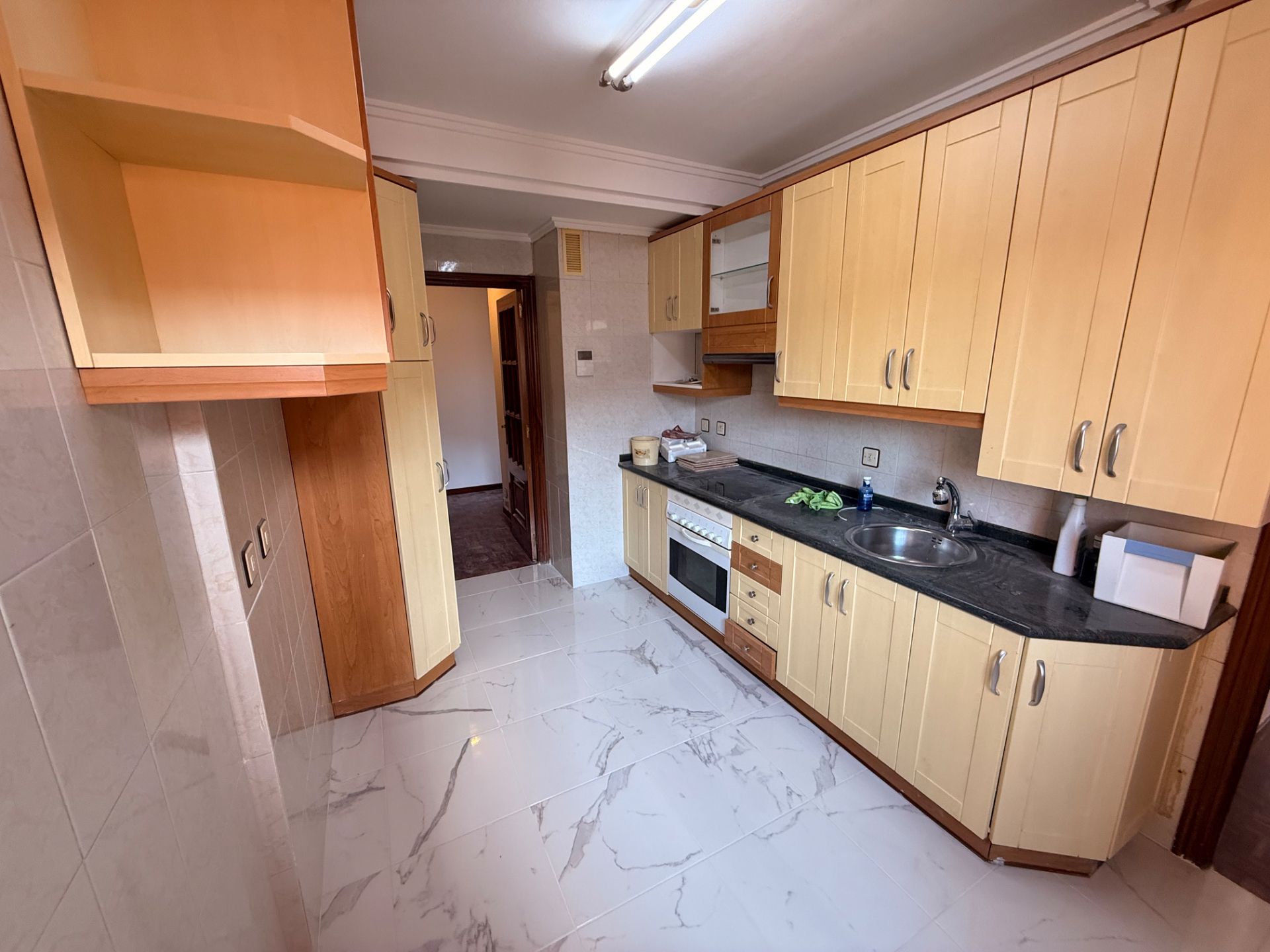 Cuina de Pis en venda en Oviedo  amb Calefacció i Traster