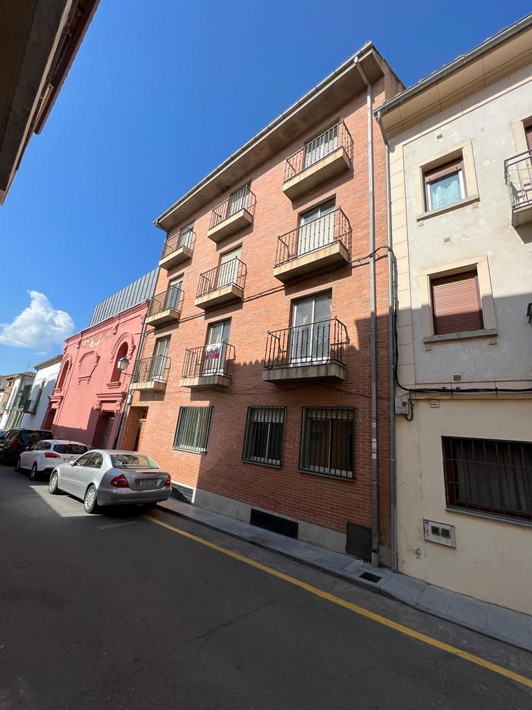 Vista exterior de Edifici en venda en El Barco de Ávila 