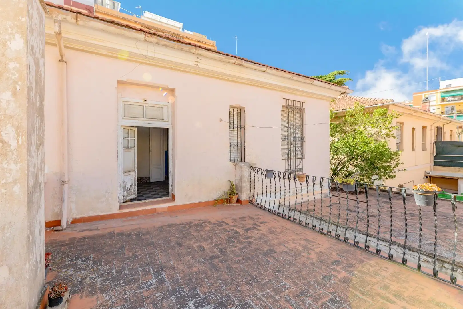 Vista exterior de Casa o xalet en venda en Valencia amb Jardí privat i Terrassa