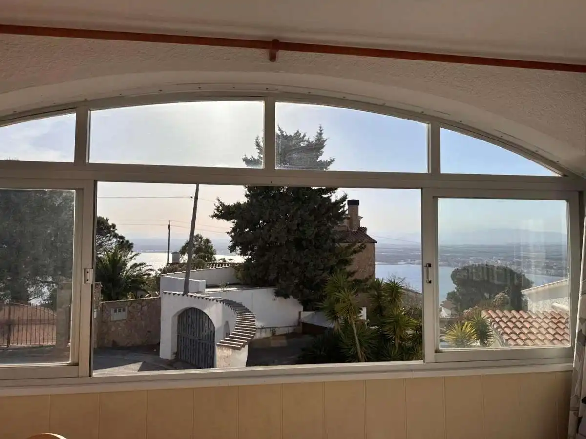 Terraza de Piso en venta en Roses con Piscina comunitaria