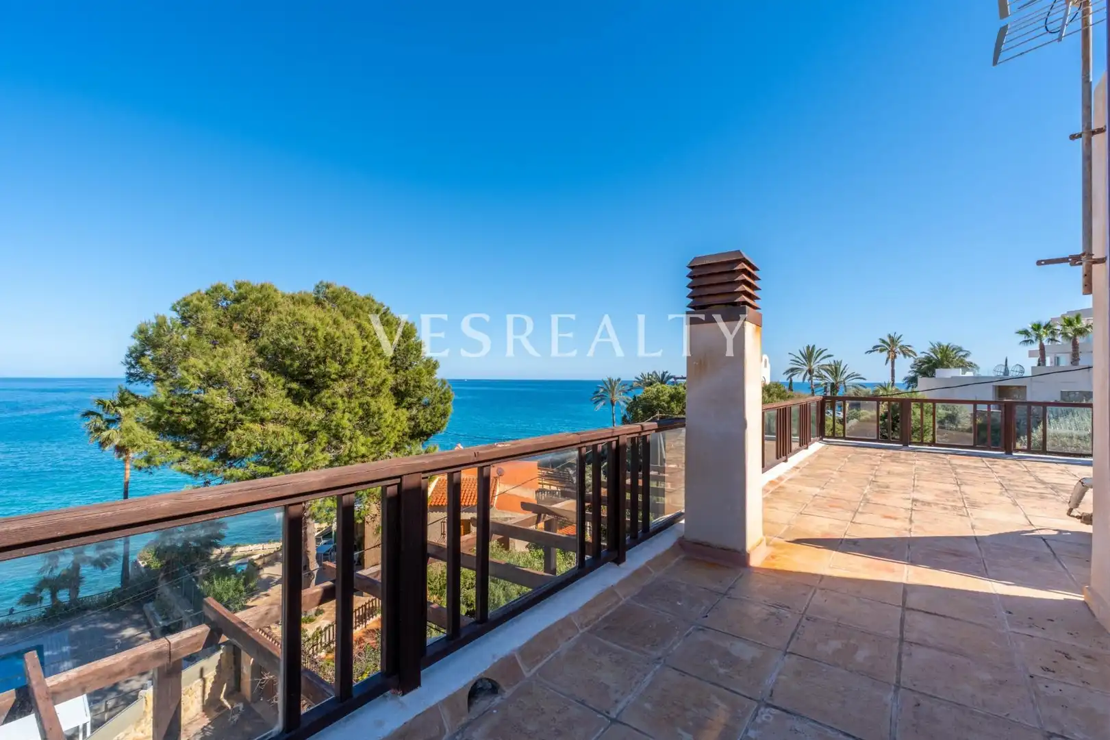 Vista exterior de Casa o xalet en venda en El Campello amb Calefacció, Jardí privat i Terrassa