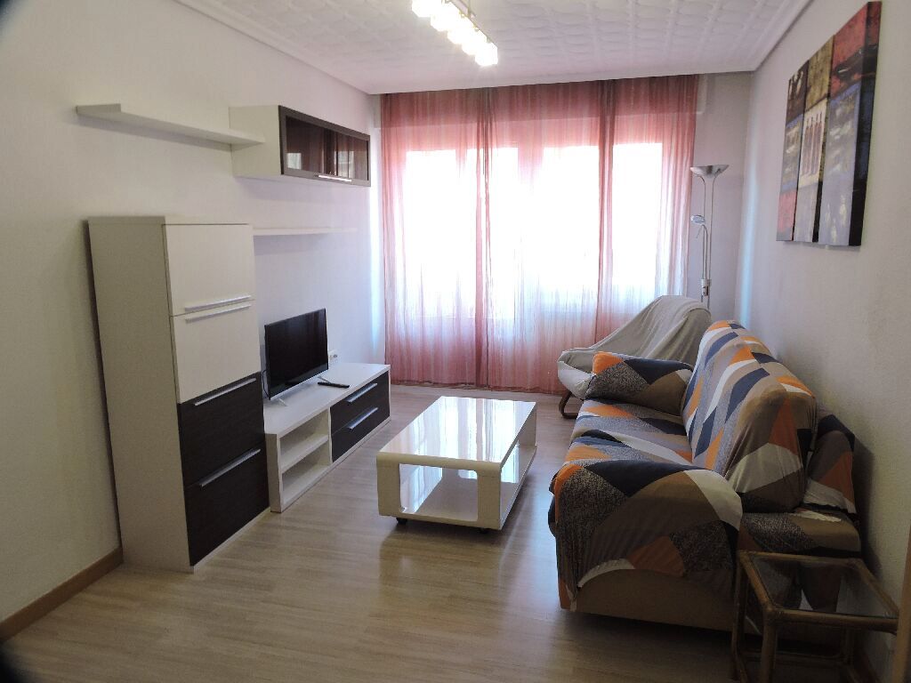 Living room of Flat to rent in  Logroño  with Heating, Parquet flooring and Terrace