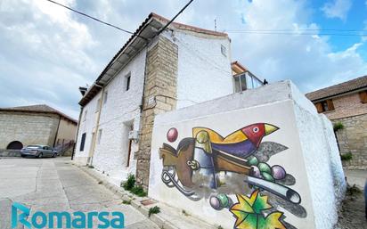 Vista exterior de Casa o xalet en venda en Mucientes amb Terrassa