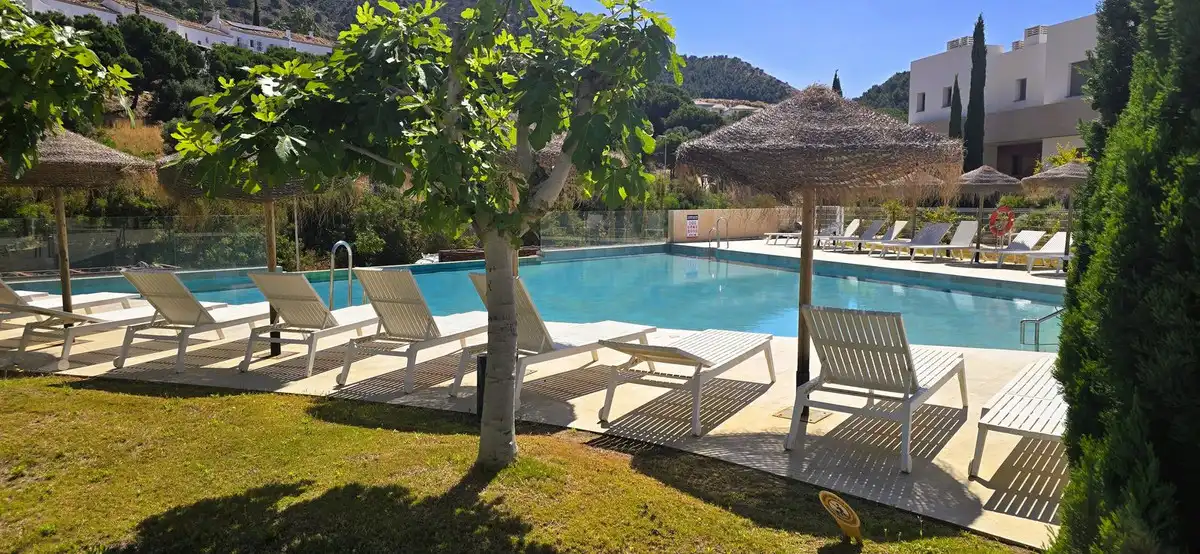 Piscina de Casa adosada en venta en Mijas con Aire acondicionado, Calefacción y Jardín privado