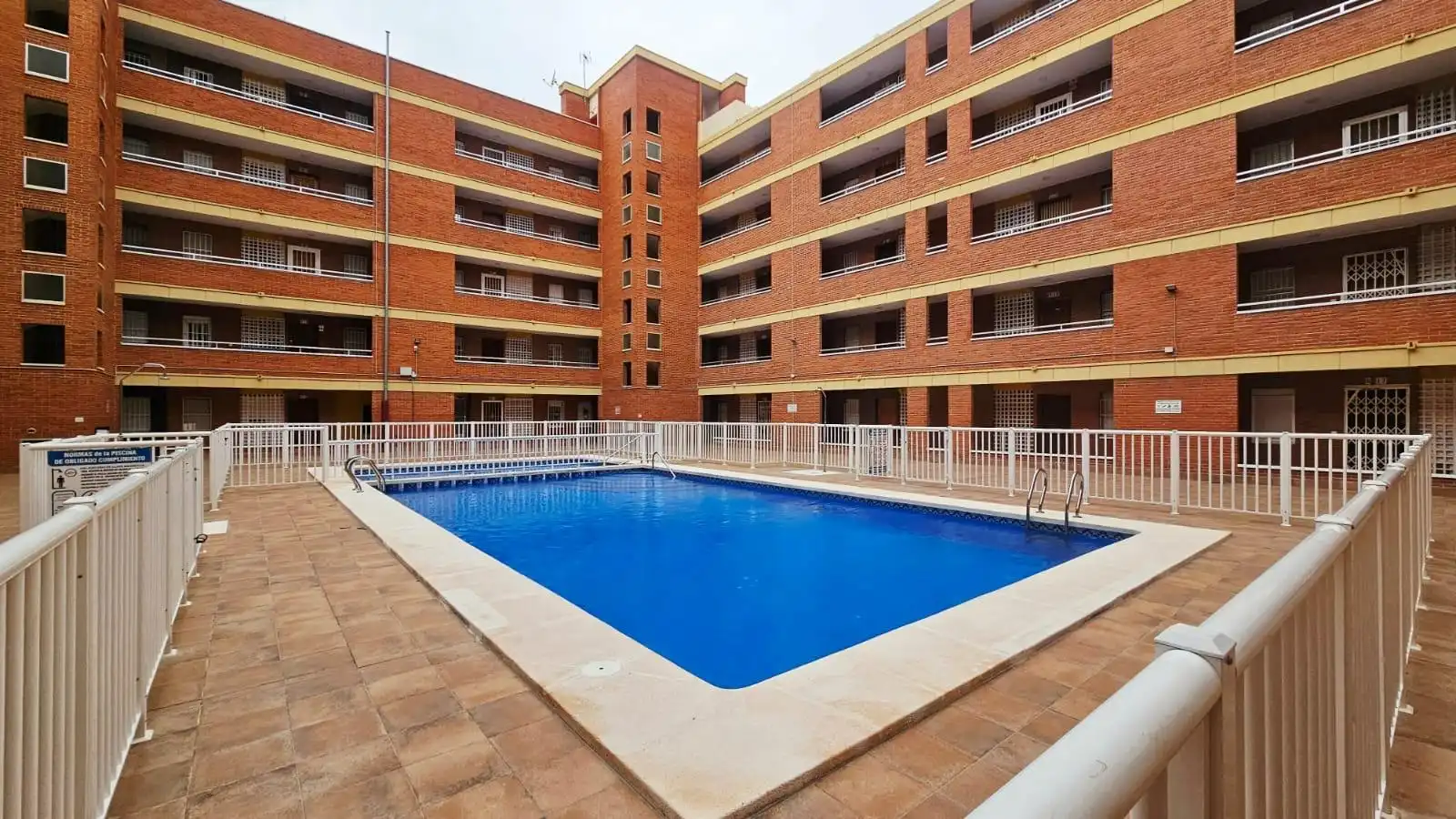Piso con terraza en venta en Calle ALMORADI