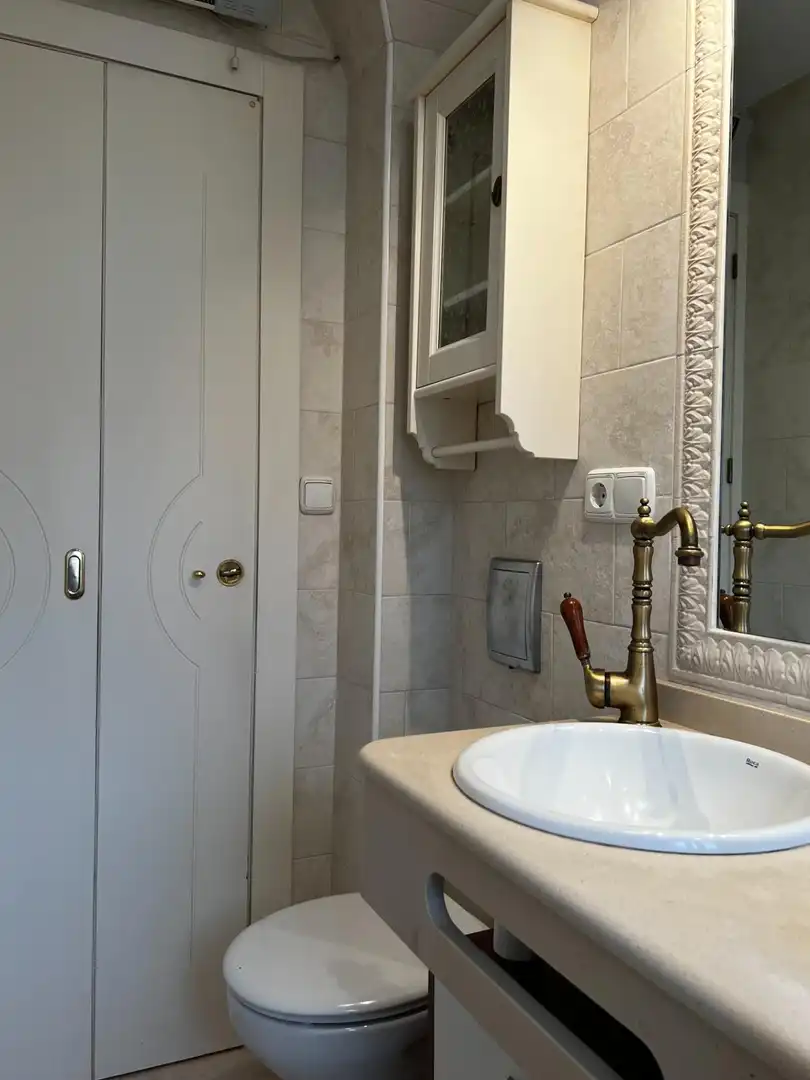 Baño de Piso de alquiler en Yecla con Aire acondicionado, Calefacción y Jardín privado