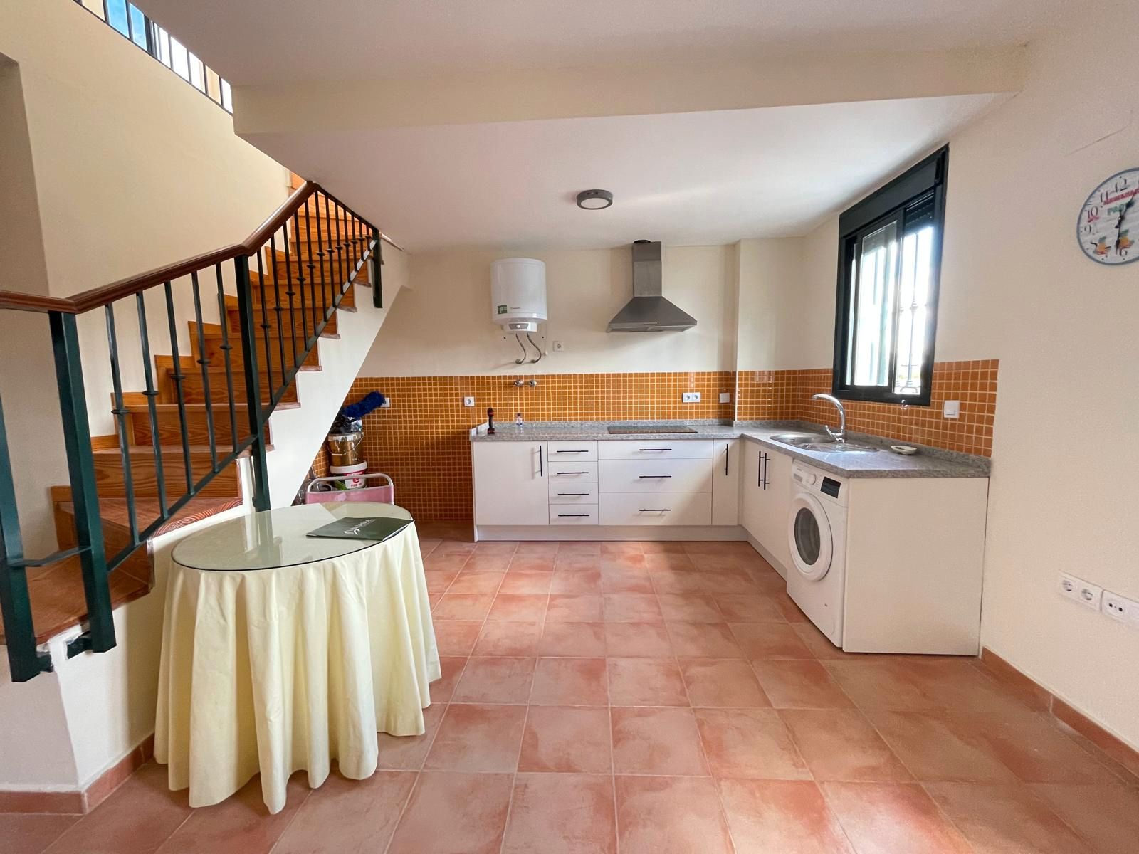 Cuina de Apartament en venda en Sanlúcar la Mayor amb Terrassa i Traster