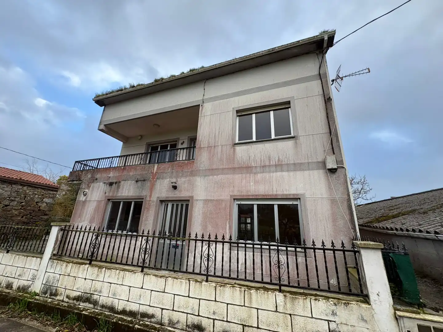 Vista exterior de Casa o xalet en venda en Cabana de Bergantiños amb Balcó