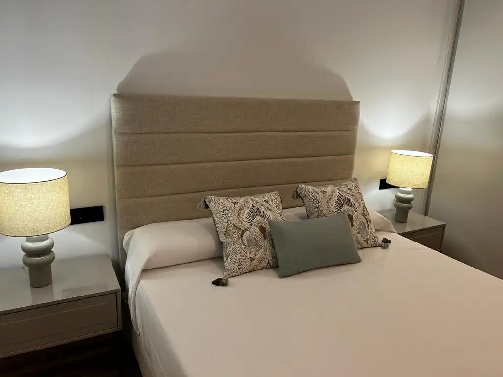 Schlafzimmer von Wohnung zur Miete in Málaga mit Klimaanlage, Heizung und Privatgarten