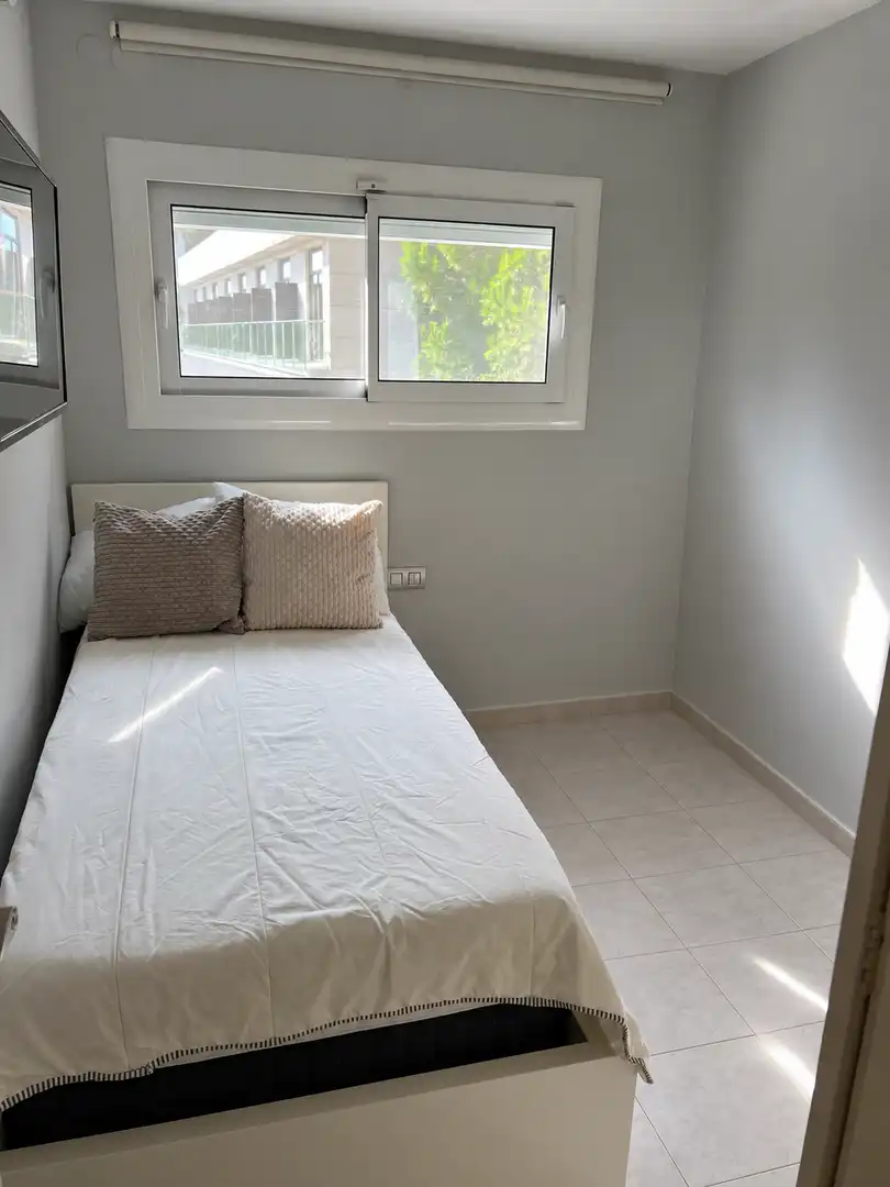 Schlafzimmer von Wohnung zur untervermieten in Gavà mit Klimaanlage, Privatgarten und Terrasse