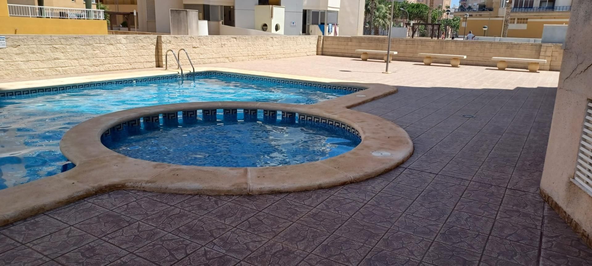 Piscina de Apartament en venda en Tavernes de la Valldigna amb Aire condicionat, Jardí privat i Terrassa