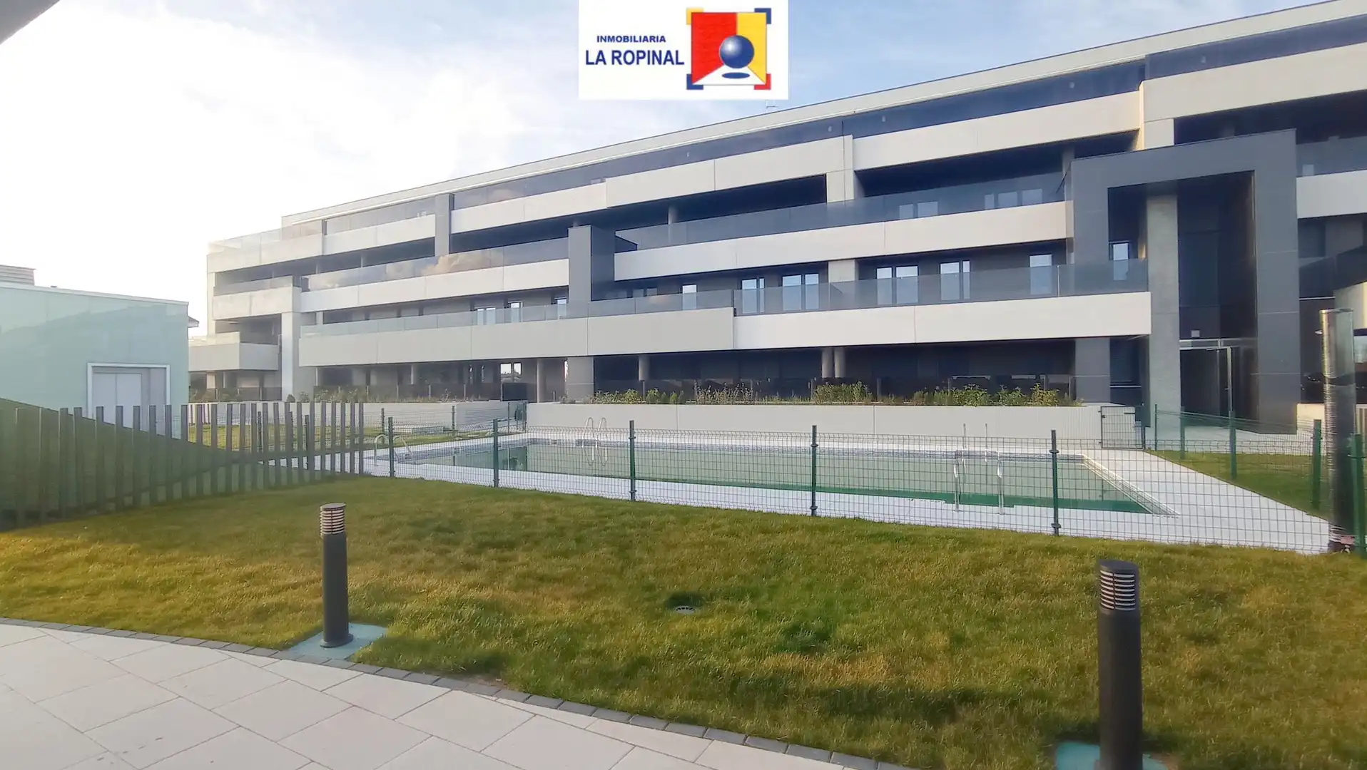 Vista exterior de Àtic de lloguer en Salamanca amb Calefacció, Jardí privat i Terrassa