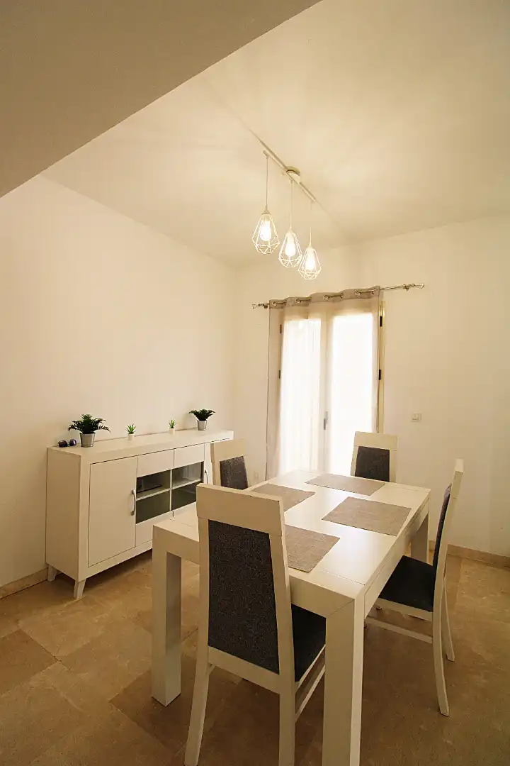 Comedor de Piso en venta en Alhaurín de la Torre con Aire acondicionado, Terraza y Piscina comunitaria