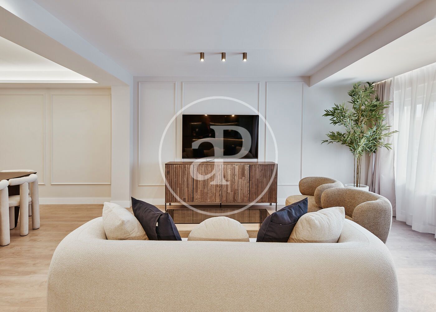 Sala d'estar de Pis en venda en  Madrid Capital amb Aire condicionat, Calefacció i Moblat